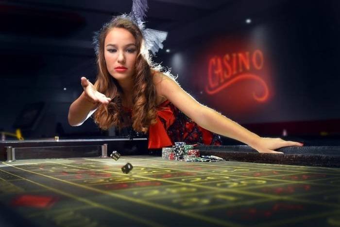 618slo Baccarat Live Casino Myanmar ကစားသမားများ ကစားနေသောပုံ